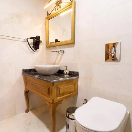 Sapphire Stone House 4*