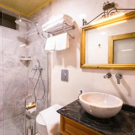 Sapphire Stone House Hotel 4*