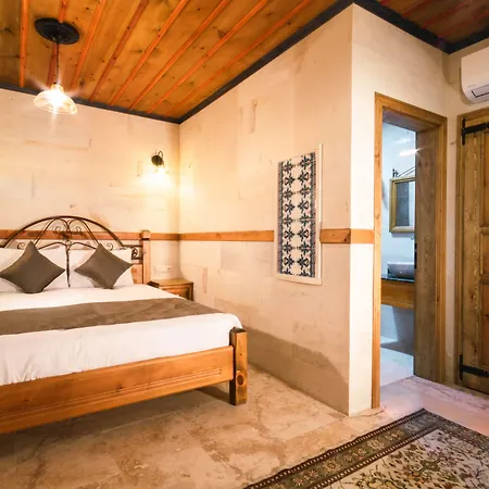 فندق Sapphire Stone House 4*