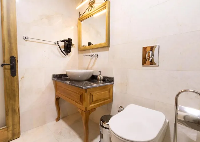 Sapphire Stone House 4*